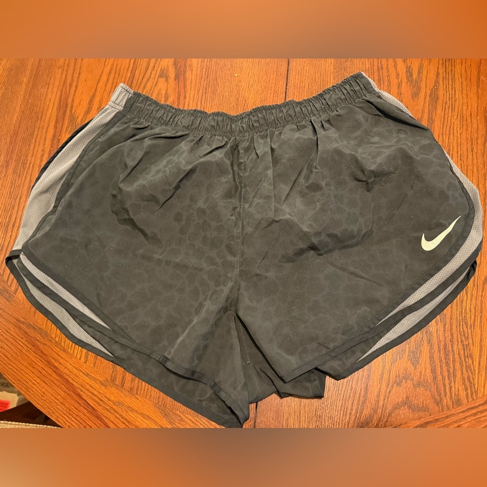 Women’s Plus Nike Tempo Black Gray Sparkly Leopard Print Shorts 1X Brief Lined